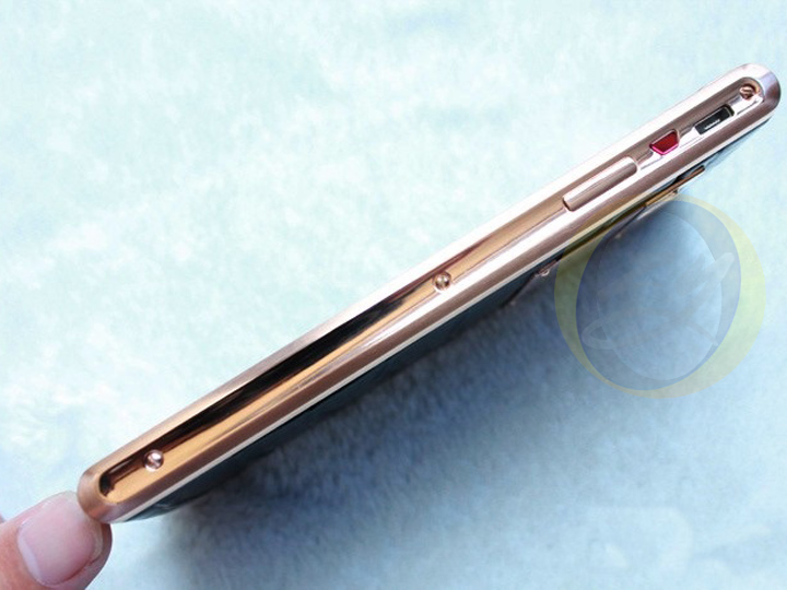  vertu Aster da cá sấu trên tay tại ozy.vn